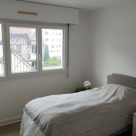 Apartament Equipe Avec Balcon, Piscine Et Parking Prive A Deux Pas De La Plage, Gare Et Commerces - Fr-1-712-46